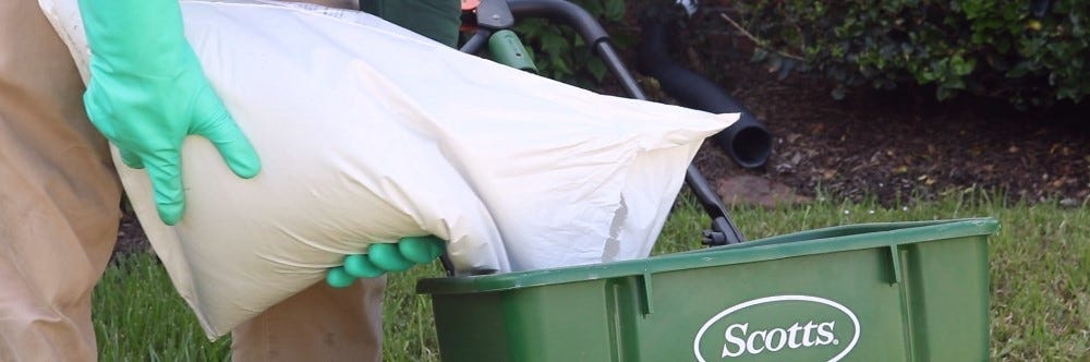 Loading spreader with granular fertilizer