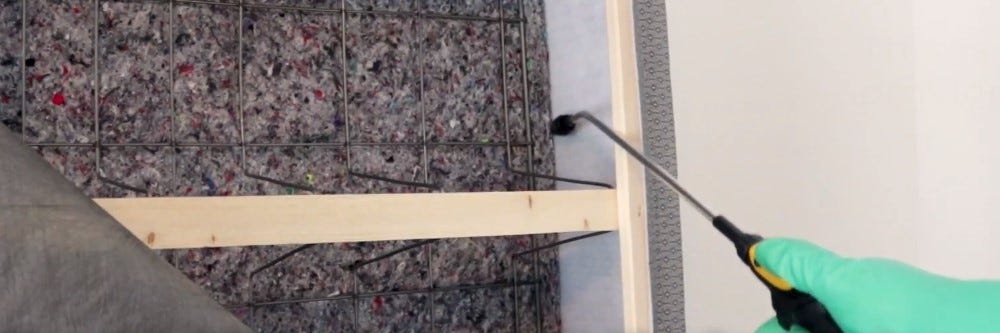 Cracks and Crevices spray