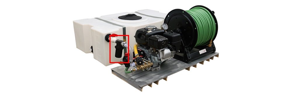 Strainer location on spraying rig